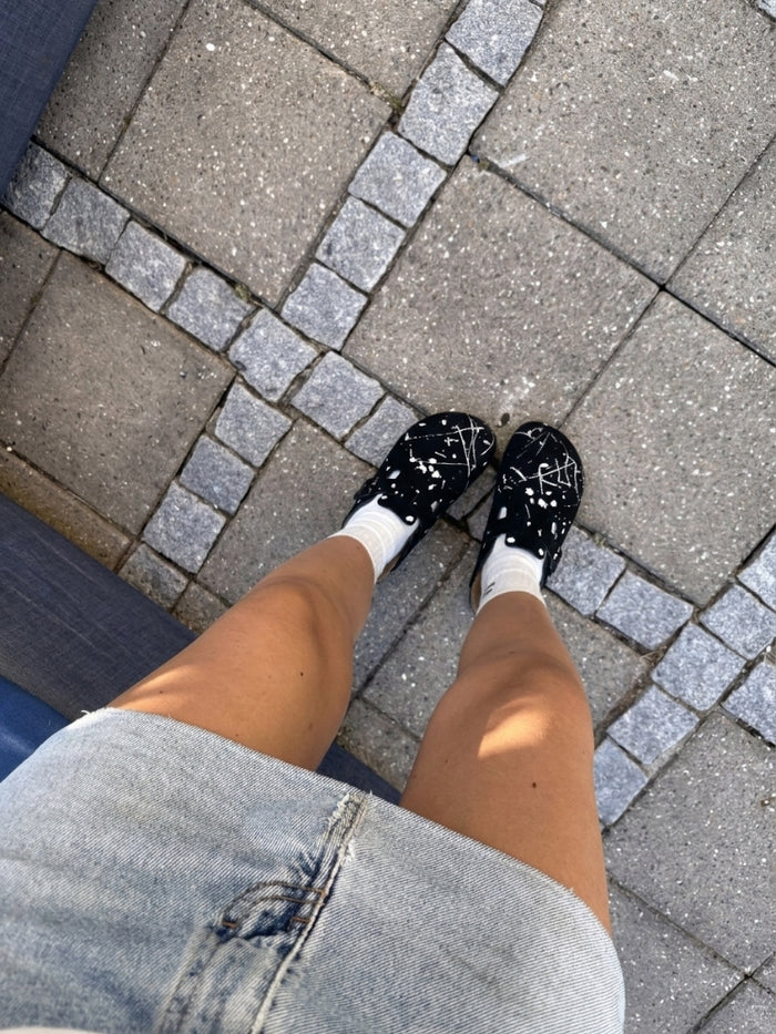 DCRB Ink Splash Clogs - Black